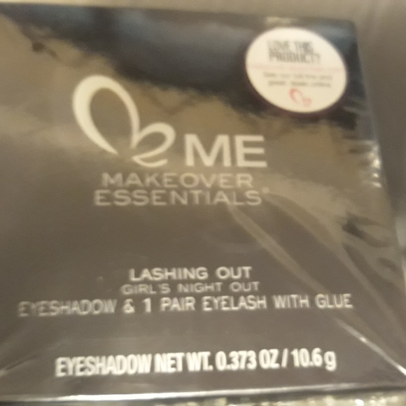 Me Makeover Essentials Bundle - Picture 4 of 5
